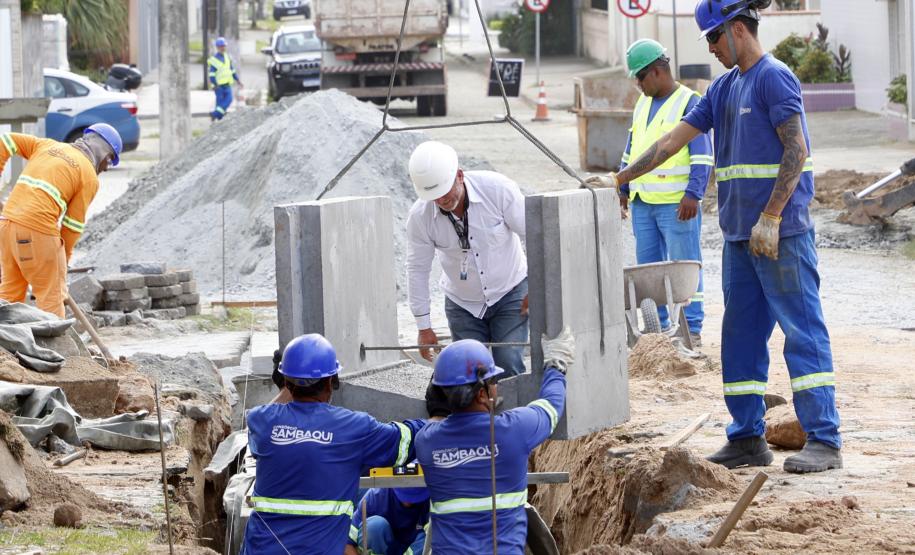 Obras de micro e macrodrenagem no municipio de Matinhos, que vão acabar com as enchentes e alagamentos nas ruas.. secretário do IAT Everton Luiz da Costa Souza deu coletiva para a imprensa no local das obras na praia de Caioba.