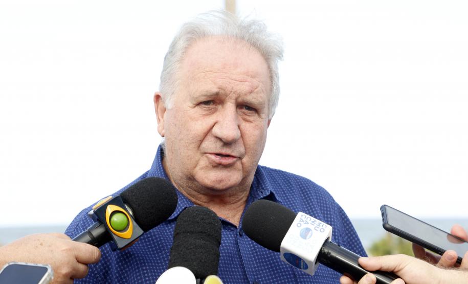 Obras de micro e macrodrenagem no municipio de Matinhos, que vão acabar com as enchentes e alagamentos nas ruas.. secretário do IAT Everton Luiz da Costa Souza deu coletiva para a imprensa no local das obras na praia de Caioba.