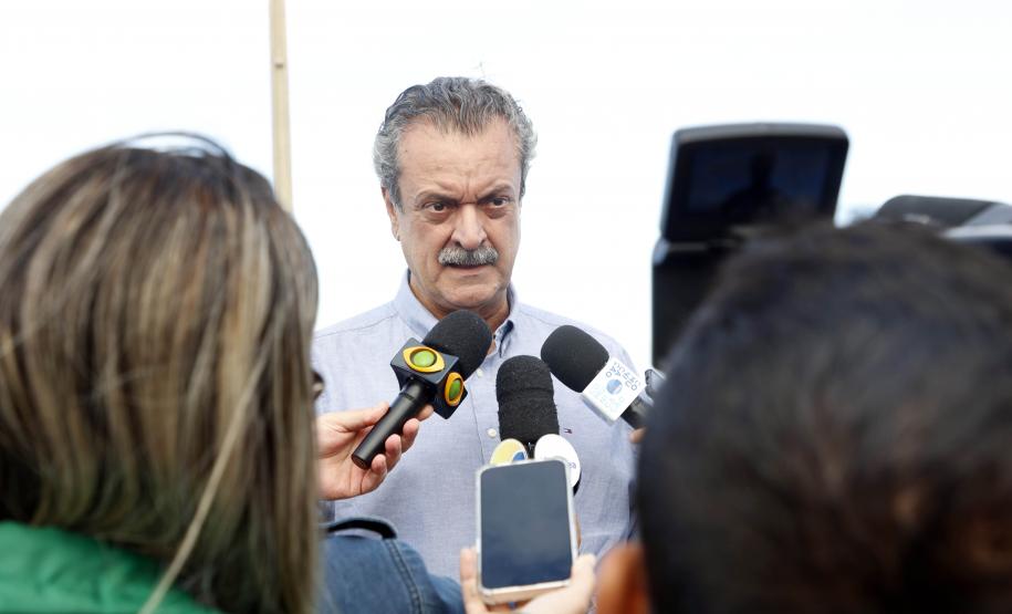 Obras de micro e macrodrenagem no municipio de Matinhos, que vão acabar com as enchentes e alagamentos nas ruas.. secretário do IAT Everton Luiz da Costa Souza deu coletiva para a imprensa no local das obras na praia de Caioba.