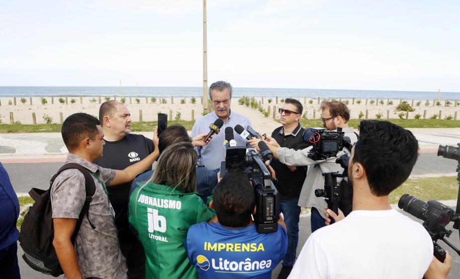 Obras de micro e macrodrenagem no municipio de Matinhos, que vão acabar com as enchentes e alagamentos nas ruas.. secretário do IAT Everton Luiz da Costa Souza deu coletiva para a imprensa no local das obras na praia de Caioba.