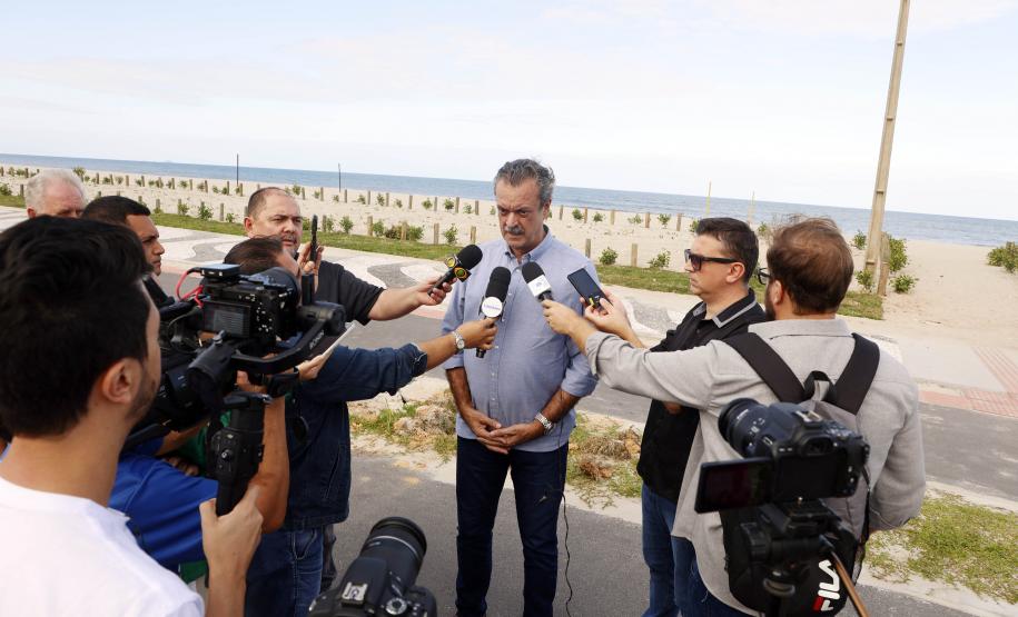 Obras de micro e macrodrenagem no municipio de Matinhos, que vão acabar com as enchentes e alagamentos nas ruas.. secretário do IAT Everton Luiz da Costa Souza deu coletiva para a imprensa no local das obras na praia de Caioba.