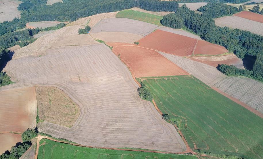 Foto aérea de área desmatada