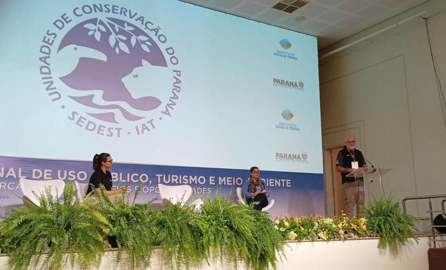 Foto do painel de segurança no turismo