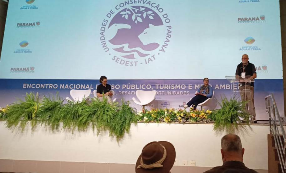 Foto do painel de segurança no turismo