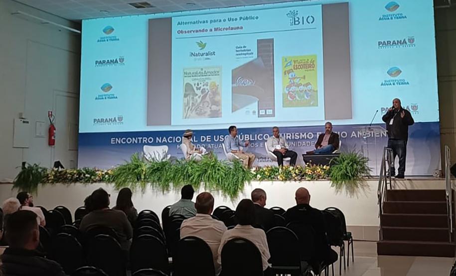 Foto de apresentação de encontro de turismo sustentável