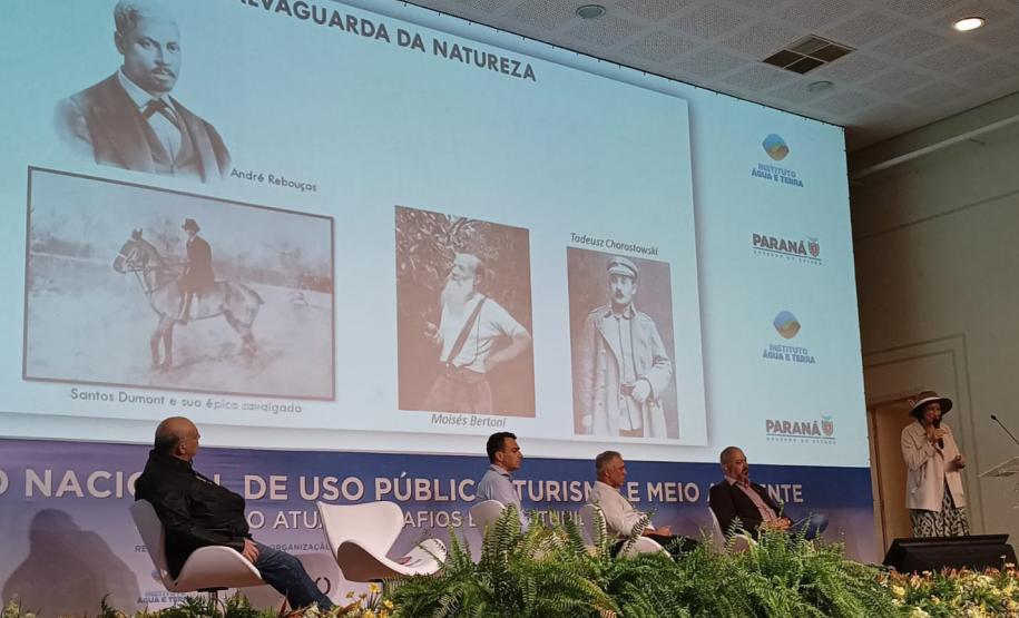 Foto de apresentação de encontro de turismo sustentável