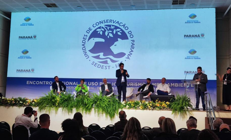 Foto de apresentação de encontro de turismo sustentável