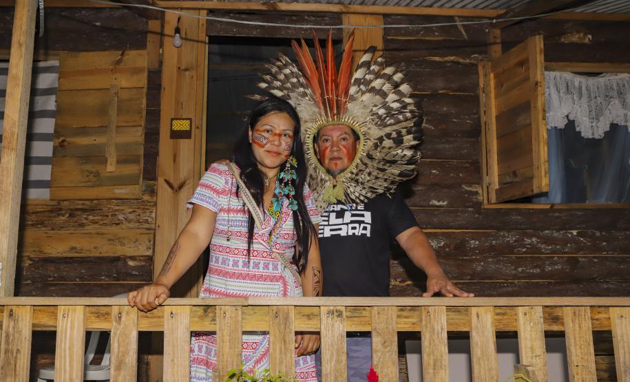 Foto de casal indígena