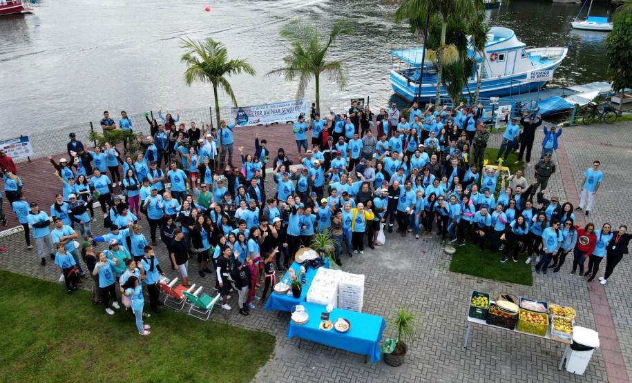 Foto aérea de voluntários