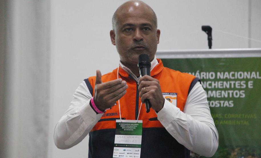 Obras de micro e macrodrenagem no municipio de Matinhos, que vão acabar com as enchentes e alagamentos nas ruas.. secretário do IAT Everton Luiz da Costa Souza deu coletiva para a imprensa no local das obras na praia de Caioba.