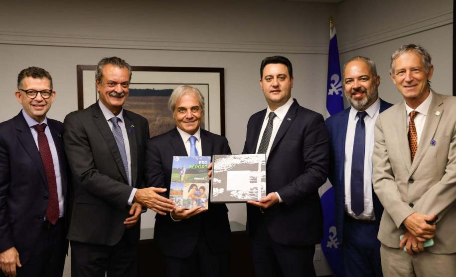 A missão internacional liderada pelo governador Carlos Massa Ratinho Junior iniciou nesta quinta-feira (20) sua agenda no Canadá com reuniões com representantes do governo da província de Quebec para buscar novas parcerias nas áreas de tecnologia, sustentabilidade e energia renovável.