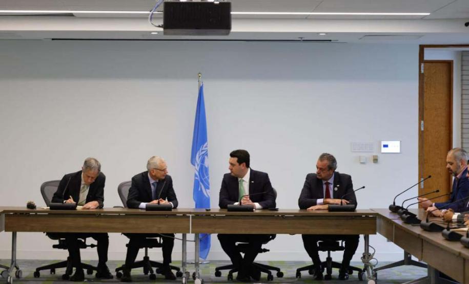 Foto de equipe do governador Carlos Massa Ratinho Junior e do secretário-executivo Interino do SCDB, David Cooper