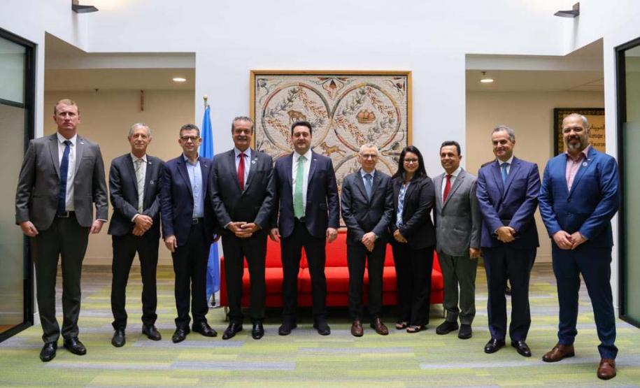 Foto de equipe do governador Carlos Massa Ratinho Junior e do secretário-executivo Interino do SCDB, David Cooper