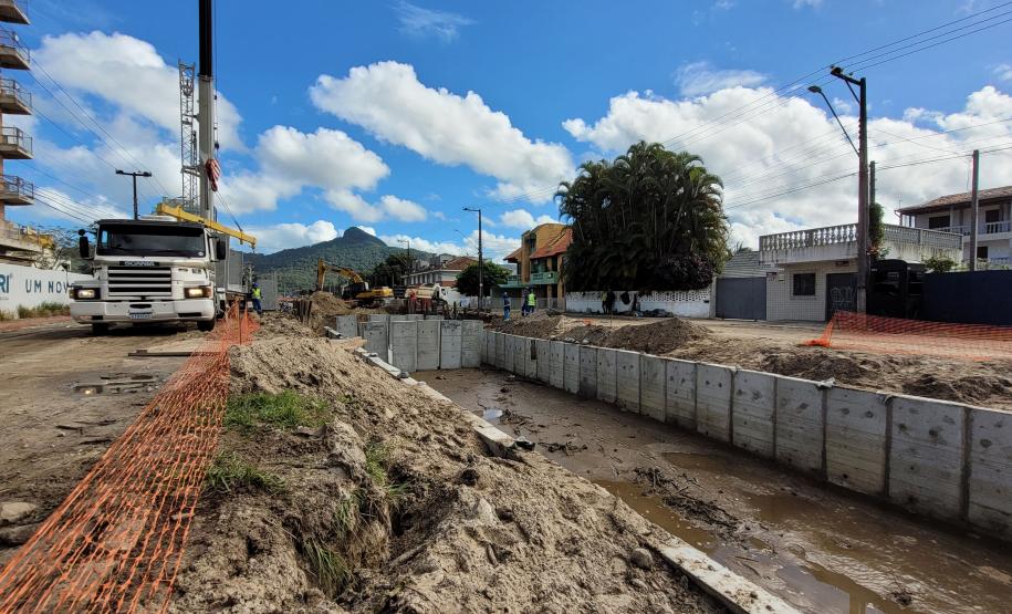 Foto de obra em canal