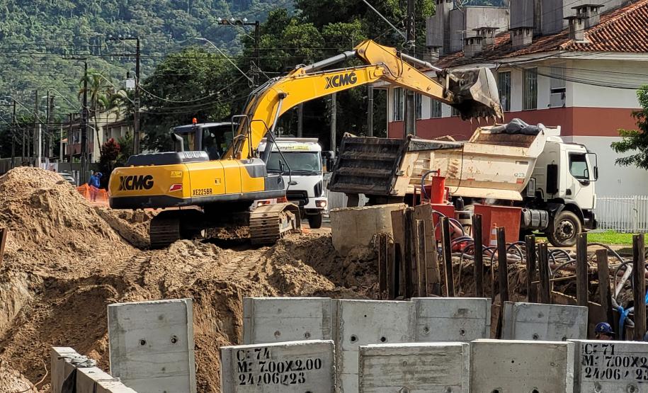 Foto de obra em canal