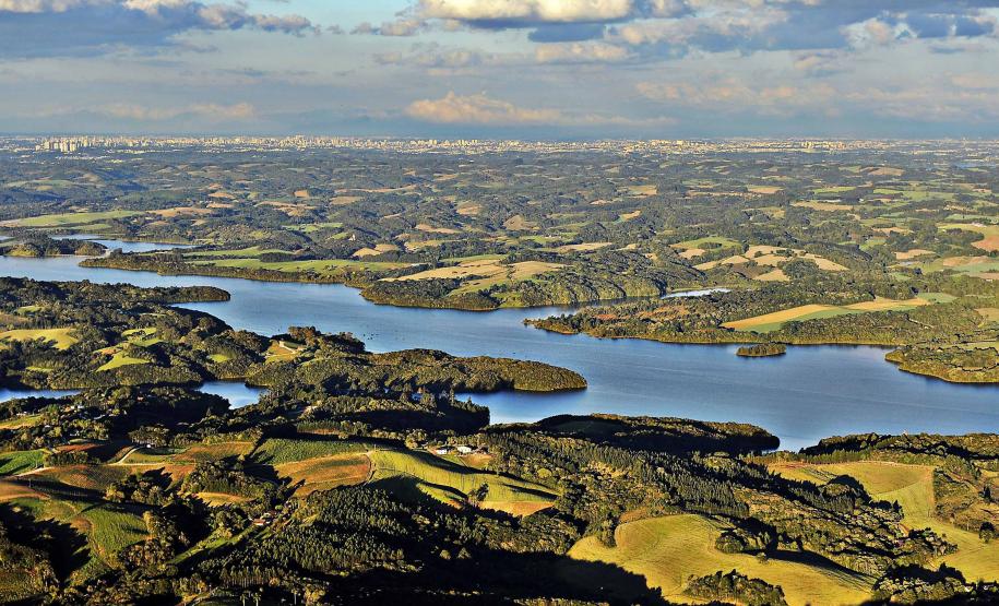 Foto de paisagem em torno de rio