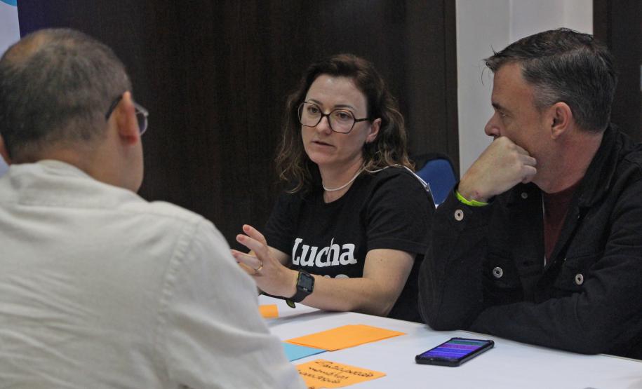 Foto de mulher conversando