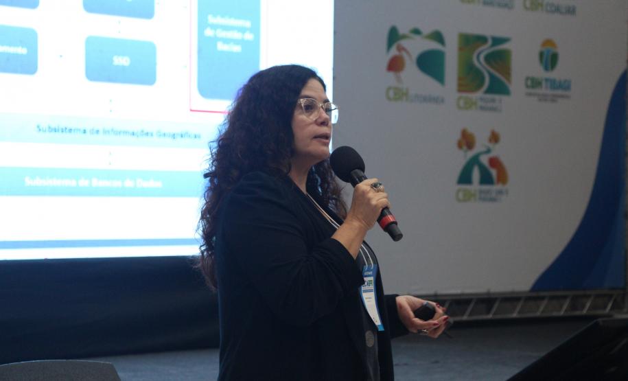 Foto de mulher palestrando