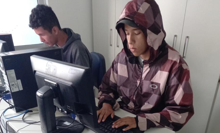Oferecido gratuitamente pelo IAT em parceria com o Senac, curso de básico de Linguagem de Programação está animando os jovens de Matinhos