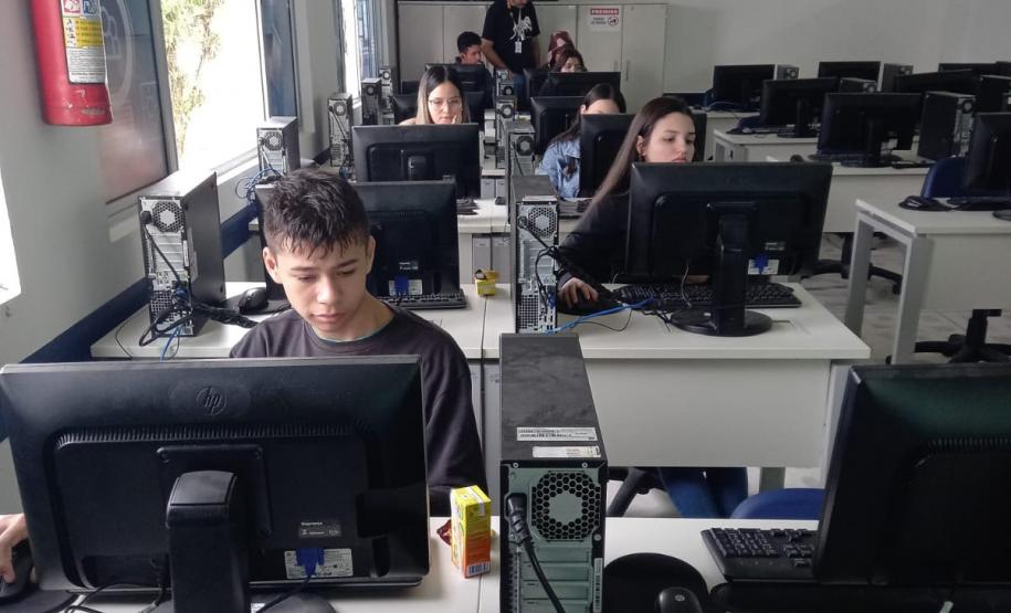 Oferecido gratuitamente pelo IAT em parceria com o Senac, curso de básico de Linguagem de Programação está animando os jovens de Matinhos