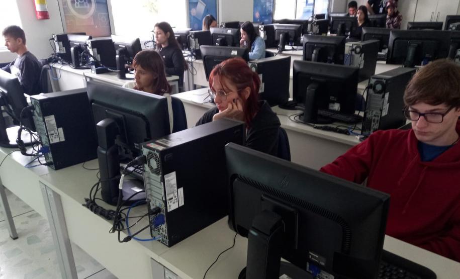 Oferecido gratuitamente pelo IAT em parceria com o Senac, curso de básico de Linguagem de Programação está animando os jovens de Matinhos