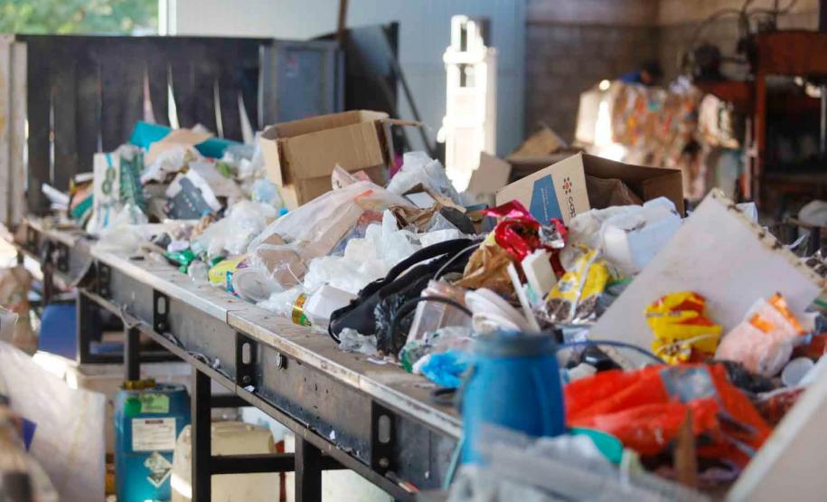 O Paraná conta com 15 barracões entregues e em funcionamento. Outros 14 ficarão prontos nos próximos meses