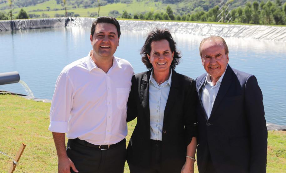 Foto do governador e equipe no sistema de reuso