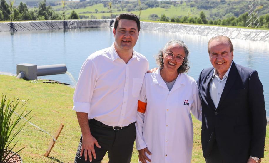 Foto do governador e equipe no sistema de reuso