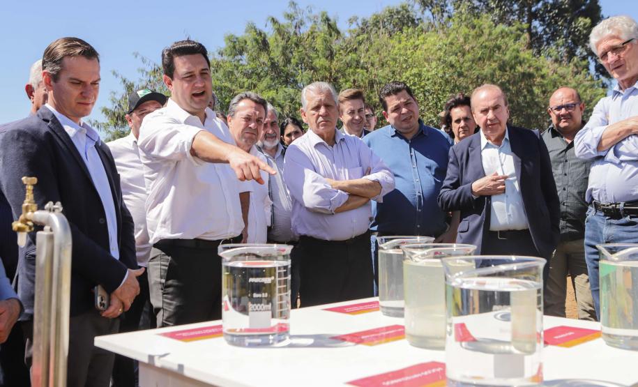 Foto do governador e equipe no sistema de reuso