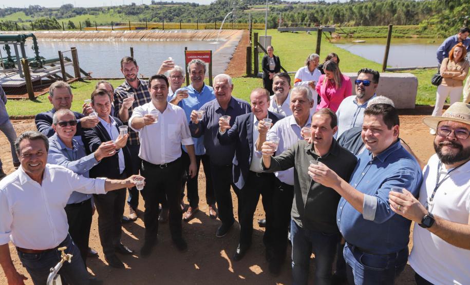Foto do governador e equipe no sistema de reuso