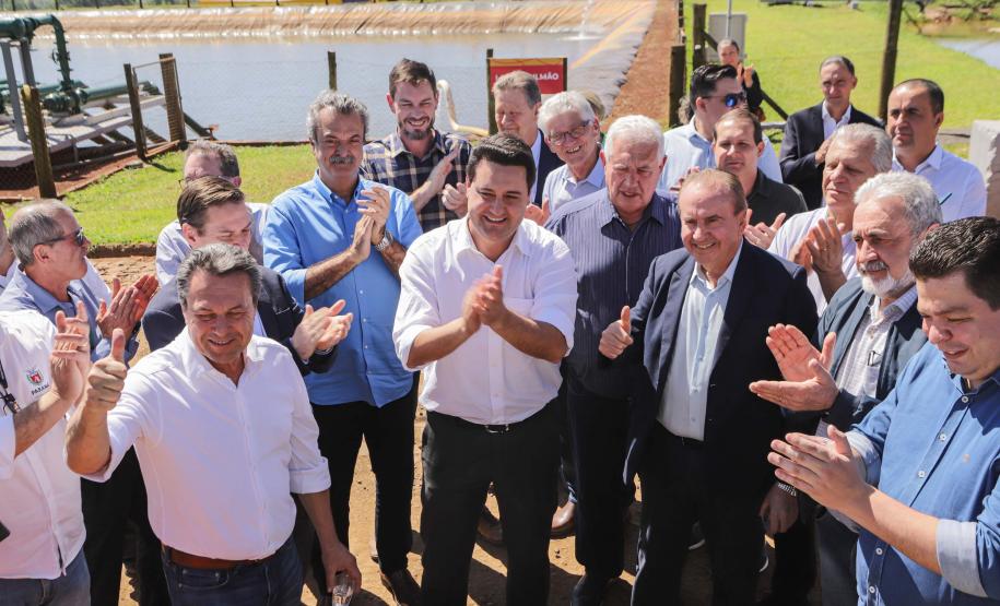 Foto do governador e equipe no sistema de reuso