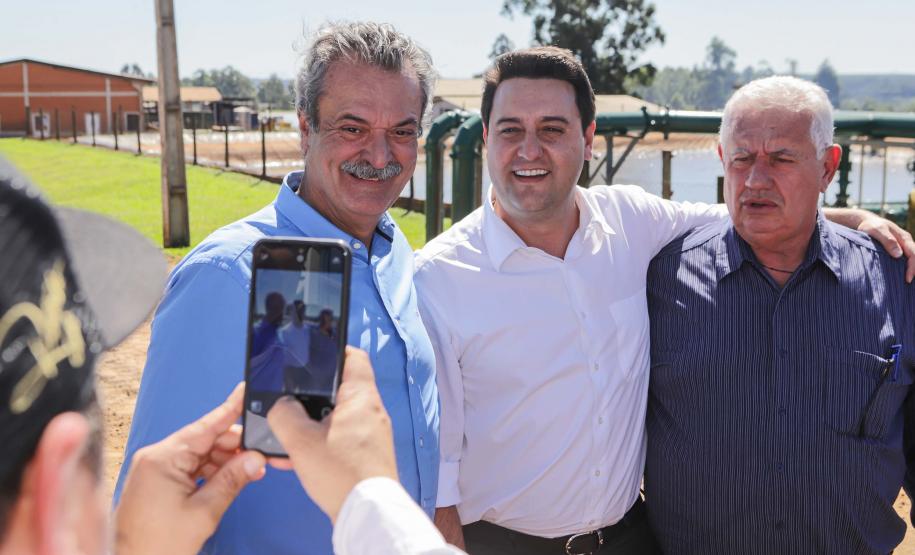 Foto do governador e equipe no sistema de reuso