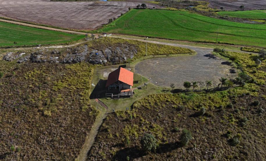 As 28 Unidades de Conservação do Paraná abertas à visitação possuem trilhas como um dos principais atrativos naturais.