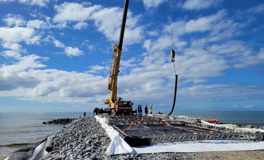 Trator na construção da praia