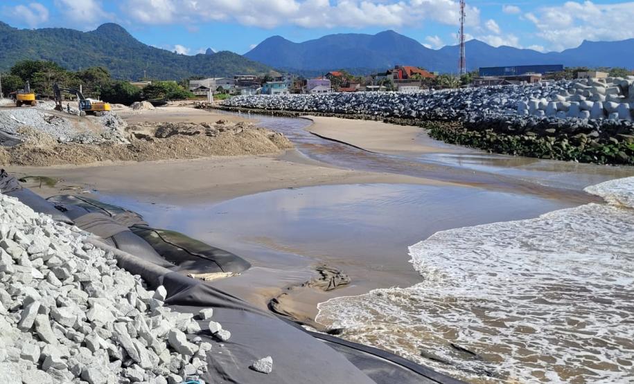 Pedras a beira do mar para construção