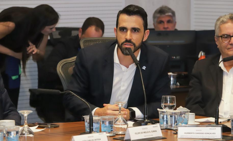 Curitiba, 18 de setembro de 2023 - O governador Carlos Massa Ratinha Jr., ao lado do ministro da Integração e do Desenvolvimento Regional, Waldez Góes, e do diretor da Agência Nacional das Águas, Felipe de Mello S. Cunha, assina o Termo de Adesão ao Pacto pela Governança da Água.