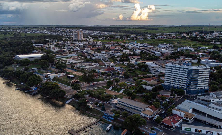 Cidade de Porto Rico ao entardecer.