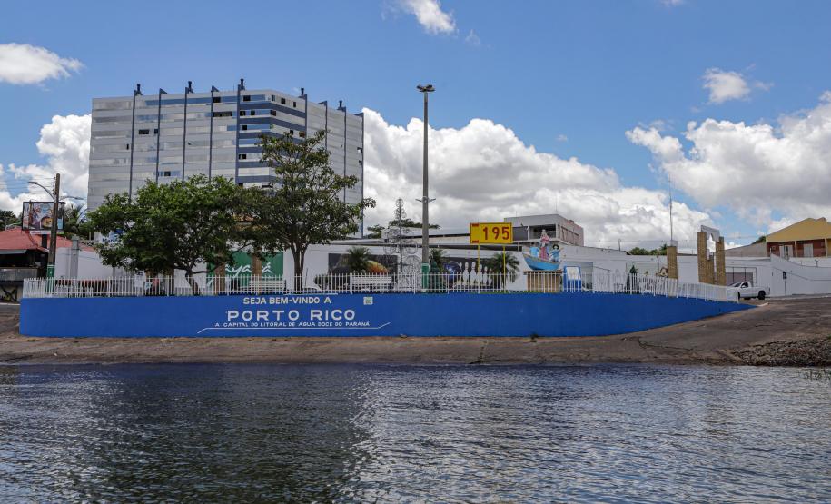 Margem urbana do Rio que passa por dentro da cidade.