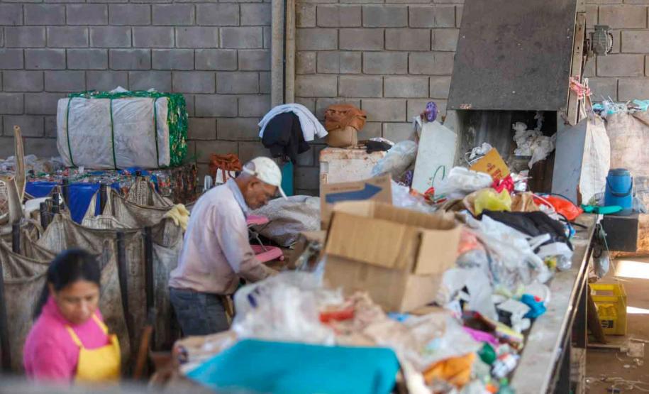 Barracão com donativos
