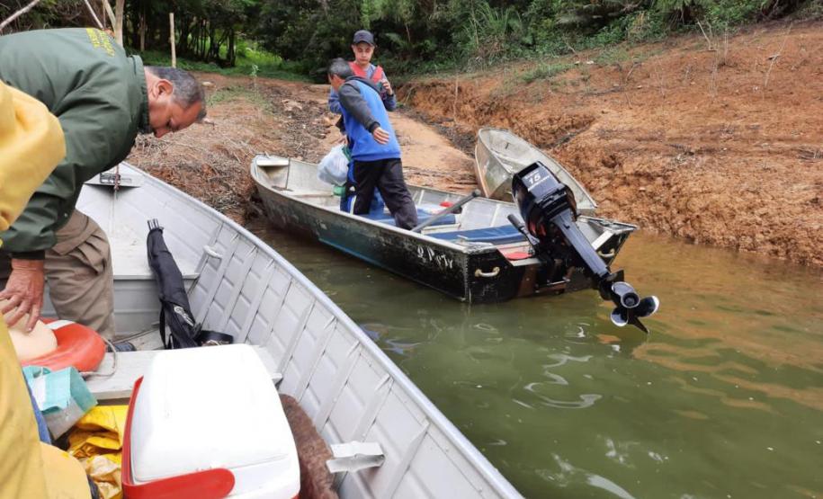 Equipe do Instituto Água e Terra apreendeu mais de 250 metros de rede para pesca e identificou o parcelamento de terras em Áreas de Proteção Permanente na Represa do Capivari.