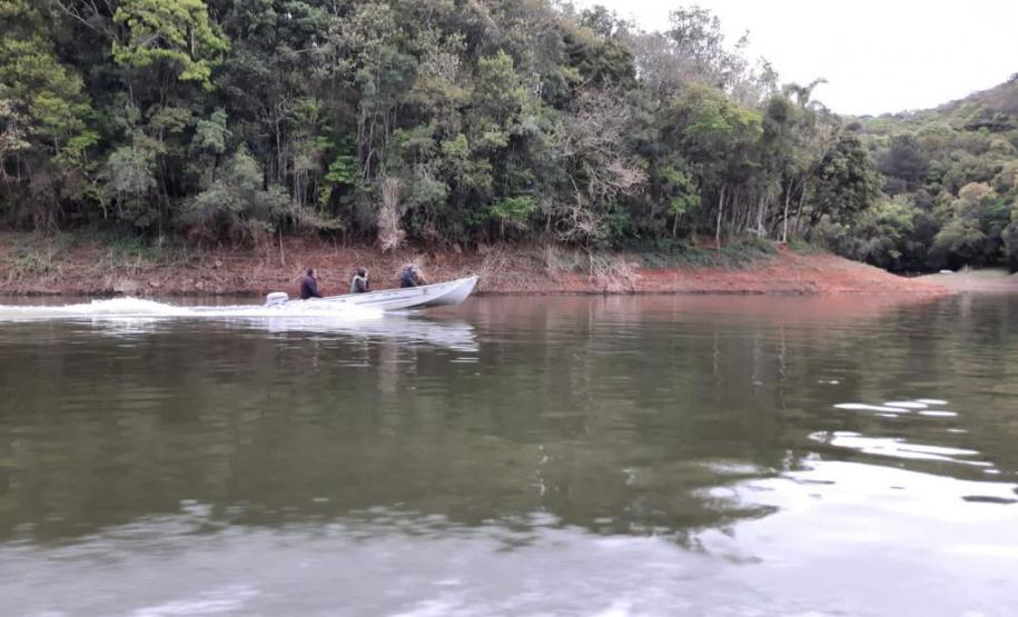 Equipe do Instituto Água e Terra apreendeu mais de 250 metros de rede para pesca e identificou o parcelamento de terras em Áreas de Proteção Permanente na Represa do Capivari.