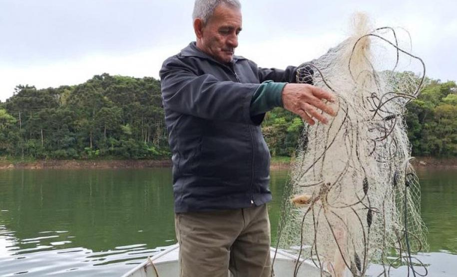 Equipe do Instituto Água e Terra apreendeu mais de 250 metros de rede para pesca e identificou o parcelamento de terras em Áreas de Proteção Permanente na Represa do Capivari.