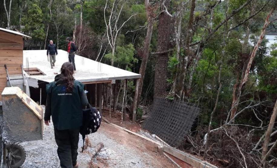 Equipe do Instituto Água e Terra apreendeu mais de 250 metros de rede para pesca e identificou o parcelamento de terras em Áreas de Proteção Permanente na Represa do Capivari.