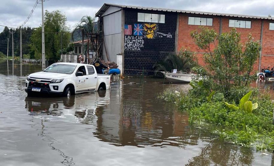Apoio logístico e resgate de animais: IAT ajuda vítimas da enchente em União da Vitória