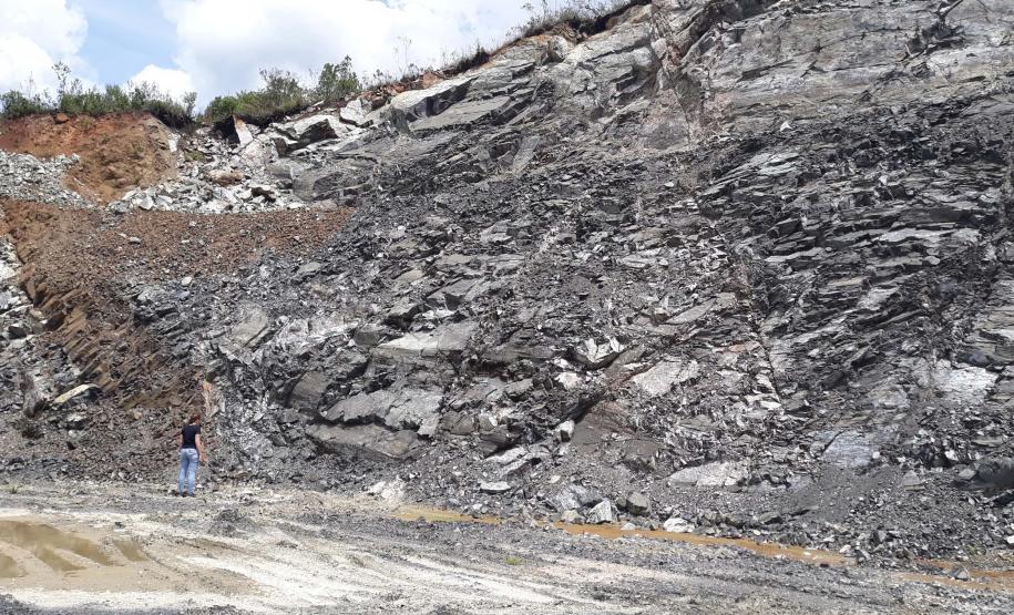 Paraná se destaca pela extração de minérios não-metálicos para a construção civil como areia, brita, cimento e cal.