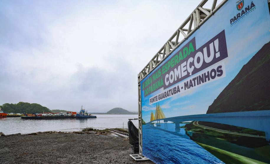 Placa de inicio das obras em Matinhos