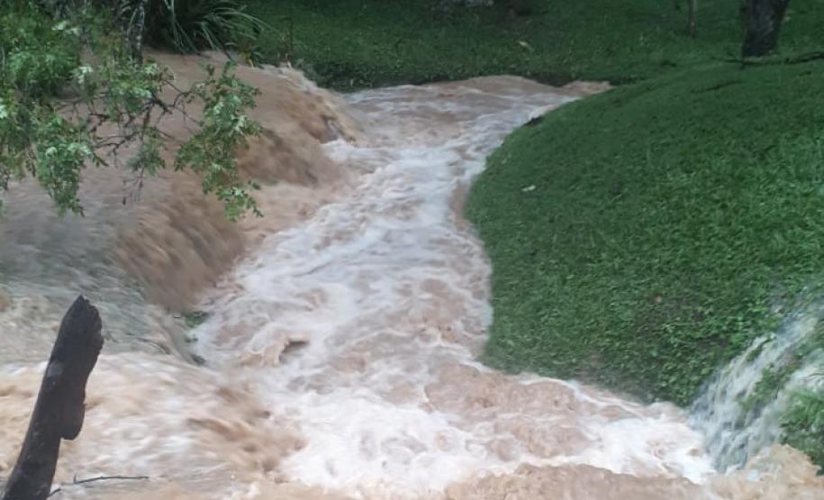 Enchente no Parque Estadual de Campinhos
