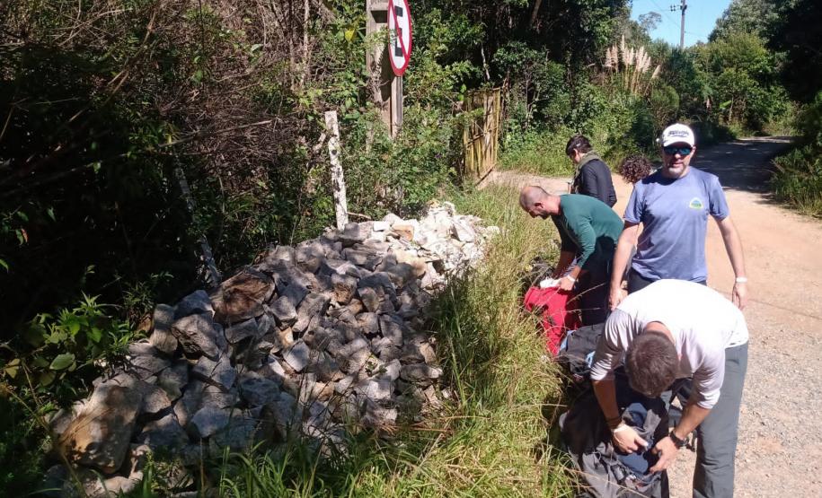 Visitantes contribuindo para o pedrágio