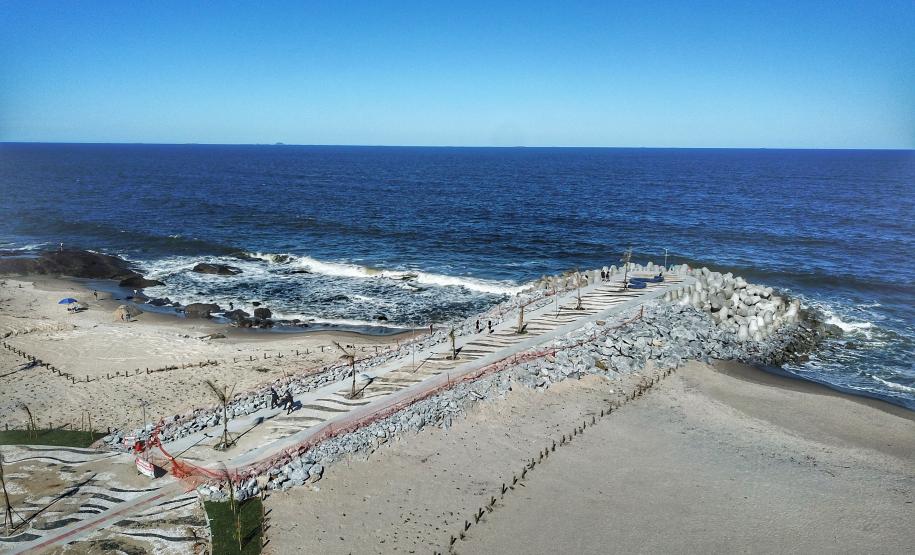 Vista aérea das obras na orla de Matinhos