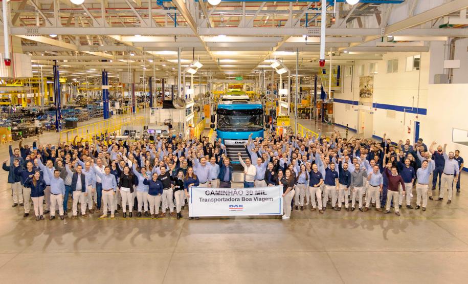 Funcionários da DAF posando para foto